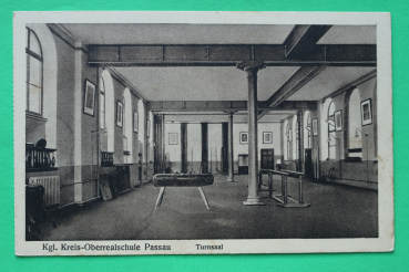 AK Passau / 1920er Jahre / Königliche Kreis Oberrealschule Schule / Turnsaal Turngeräte Sport